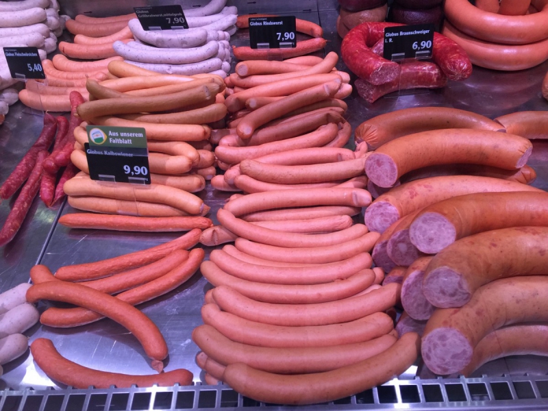 charcuterie-ST LAURENT DU VAR-min_sausages_meat_butchery-1069321